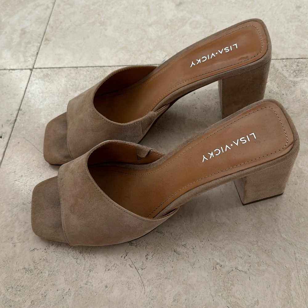 Lisa – Vicky beige fuex suede, shoes size 8 1/2